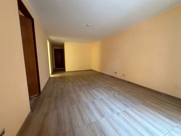 VENTA DE DEPARTAMENTO TRIPLEX - CALLE LAS VIOLETAS – SAN LUIS
