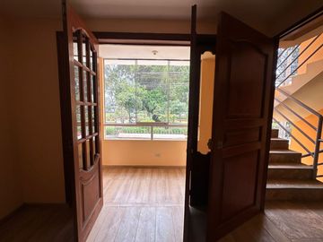 VENTA DE DEPARTAMENTO TRIPLEX - CALLE LAS VIOLETAS – SAN LUIS