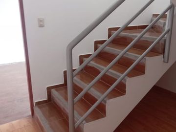 VENTA DE DEPARTAMENTO DUPLEX, 3 DORM. -  CALLE LAS VIOLETAS – SAN LUIS