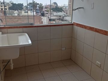 VENTA DE DEPARTAMENTO DUPLEX, 3 DORM. -  CALLE LAS VIOLETAS – SAN LUIS