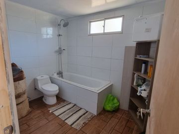Vendo Casa Solida 100 mts2 con Terreno de 5.000 mts2 a 5 minutos de La Huayca. Autosustentable Posee paneles Soleres y Agua de Pozo con bomba.