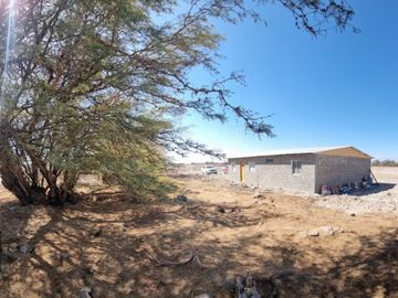 Vendo Casa Solida 100 mts2 con Terreno de 5.000 mts2 a 5 minutos de La Huayca. Autosustentable Posee paneles Soleres y Agua de Pozo con bomba.