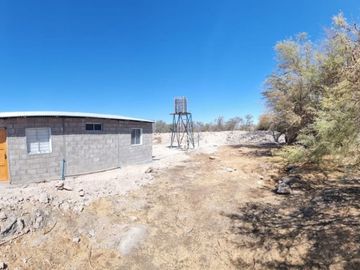 Vendo Casa Solida 100 mts2 con Terreno de 5.000 mts2 a 5 minutos de La Huayca. Autosustentable Posee paneles Soleres y Agua de Pozo con bomba.