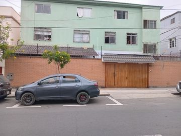 VENTA DE CASA COMO TERRENO 3 PISOS MIRAFLORES