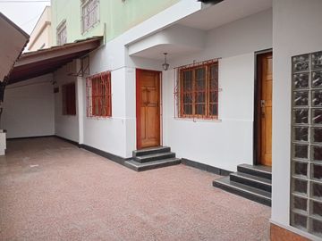 VENTA DE CASA COMO TERRENO 3 PISOS MIRAFLORES