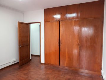 VENTA DE CASA COMO TERRENO 3 PISOS MIRAFLORES