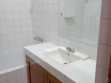 VENTA DE CASA COMO TERRENO 3 PISOS MIRAFLORES
