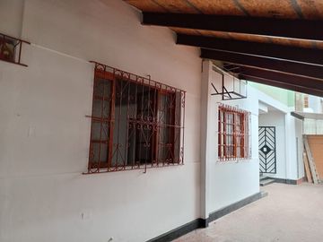 VENTA DE CASA COMO TERRENO 3 PISOS MIRAFLORES