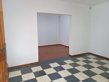 VENTA DE CASA COMO TERRENO 3 PISOS MIRAFLORES