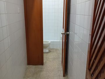VENTA DE CASA COMO TERRENO 3 PISOS MIRAFLORES