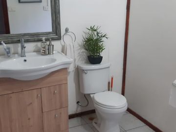 CASA, ISLA PULUQUI, CALBUCO, REGION DE LOS LAGOS