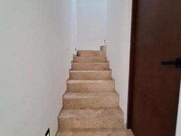 TOWNHOUSES CON PANELES SOLARES