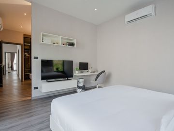 Modern 4 Bedroom Pool Villa in Hang Dong for Sale