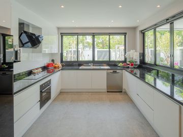 Modern 4 Bedroom Pool Villa in Hang Dong for Sale