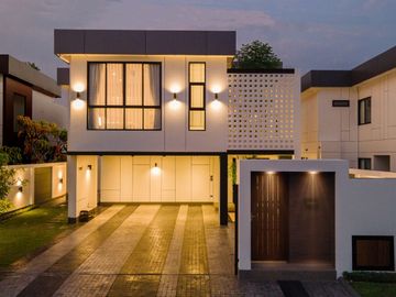 Modern 4 Bedroom Pool Villa in Hang Dong for Sale