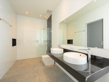 Modern 4 Bedroom Pool Villa in Hang Dong for Sale