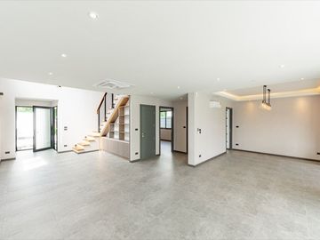 Modern 4 Bedroom Pool Villa in Hang Dong for Sale