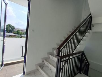 DIJUAL RUMAH MEWAH MURAH NYAMAN DI PESANGGRAHAN JAKARTA SELATAN DEKAT REMPOA BLOK M