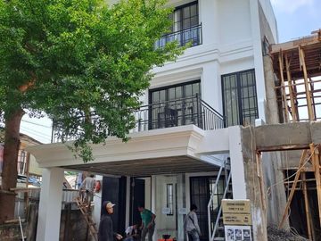DIJUAL RUMAH MEWAH MURAH NYAMAN DI PESANGGRAHAN JAKARTA SELATAN DEKAT REMPOA BLOK M