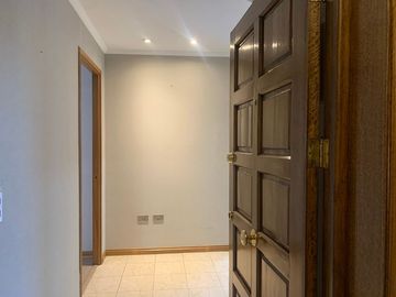 Depto de 3 dormitorios y 3 baños + servicios - Providencia