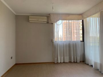 Depto de 3 dormitorios y 3 baños + servicios - Providencia