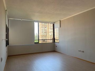 Depto de 3 dormitorios y 3 baños + servicios - Providencia
