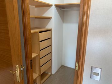 Depto de 3 dormitorios y 3 baños + servicios - Providencia