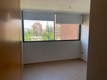 Depto de 3 dormitorios y 3 baños + servicios - Providencia