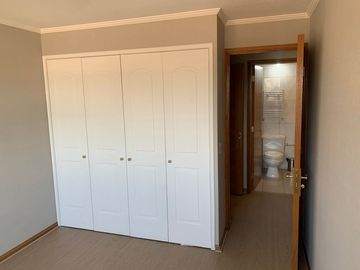 Depto de 3 dormitorios y 3 baños + servicios - Providencia