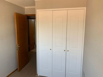 Depto de 3 dormitorios y 3 baños + servicios - Providencia