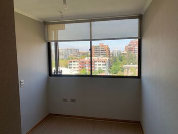 Depto de 3 dormitorios y 3 baños + servicios - Providencia