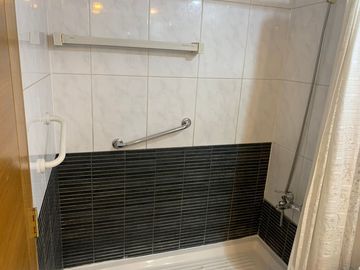 Depto de 3 dormitorios y 3 baños + servicios - Providencia