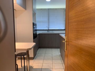 Depto de 3 dormitorios y 3 baños + servicios - Providencia