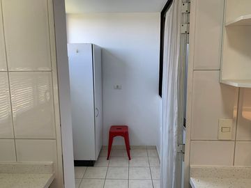 Depto de 3 dormitorios y 3 baños + servicios - Providencia