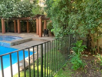 Depto de 3 dormitorios y 3 baños + servicios - Providencia