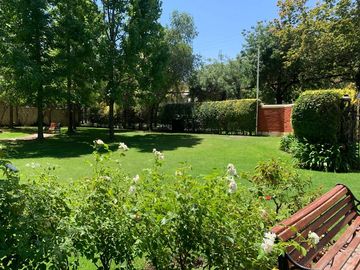 Depto de 3 dormitorios y 3 baños + servicios - Providencia
