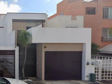 HERMOSA CASA EN CANCUN A 8 MIN DEL PUERTO.
