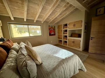 CASA EN VENTA CON AMPLIOS JARDINES Y AGUA ABUNDANTE EN VALLE DE BRAVO