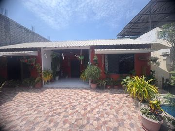 VILLAMIL PLAYAS VENDO HERMOSA CASA DE UNA PLANTA A 50 METROS DEL MAR