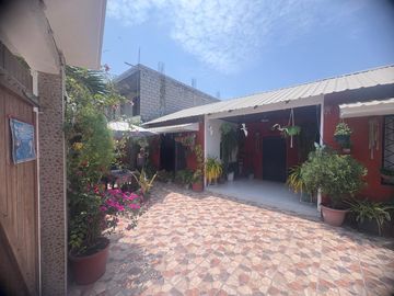 VILLAMIL PLAYAS VENDO HERMOSA CASA DE UNA PLANTA A 50 METROS DEL MAR