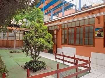 VENDO CASA COMO TERRENO A UNA CUADRA DE WONG DE LA PLANICIE