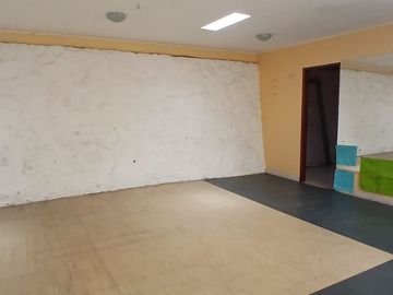 VENDO CASA COMO TERRENO A UNA CUADRA DE WONG DE LA PLANICIE