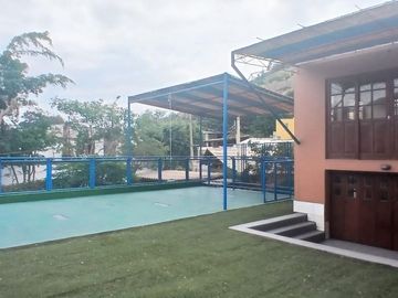 VENDO CASA COMO TERRENO A UNA CUADRA DE WONG DE LA PLANICIE
