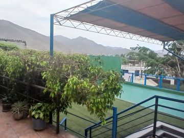 VENDO CASA COMO TERRENO A UNA CUADRA DE WONG DE LA PLANICIE