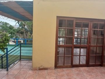 VENDO CASA COMO TERRENO A UNA CUADRA DE WONG DE LA PLANICIE