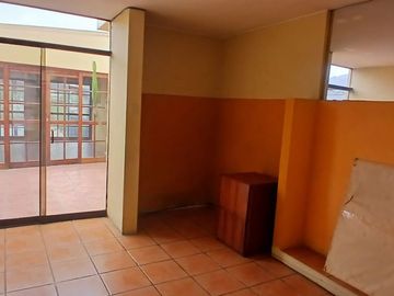 VENDO CASA COMO TERRENO A UNA CUADRA DE WONG DE LA PLANICIE