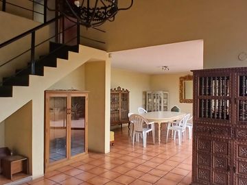 VENDO CASA COMO TERRENO A UNA CUADRA DE WONG DE LA PLANICIE