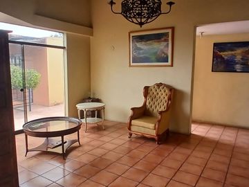 VENDO CASA COMO TERRENO A UNA CUADRA DE WONG DE LA PLANICIE