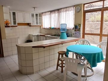 VENDO CASA COMO TERRENO A UNA CUADRA DE WONG DE LA PLANICIE