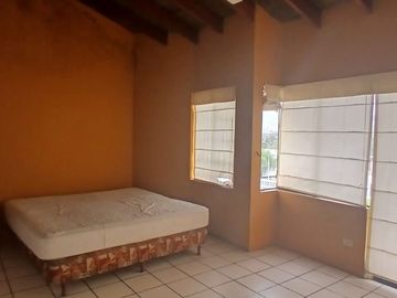 VENDO CASA COMO TERRENO A UNA CUADRA DE WONG DE LA PLANICIE
